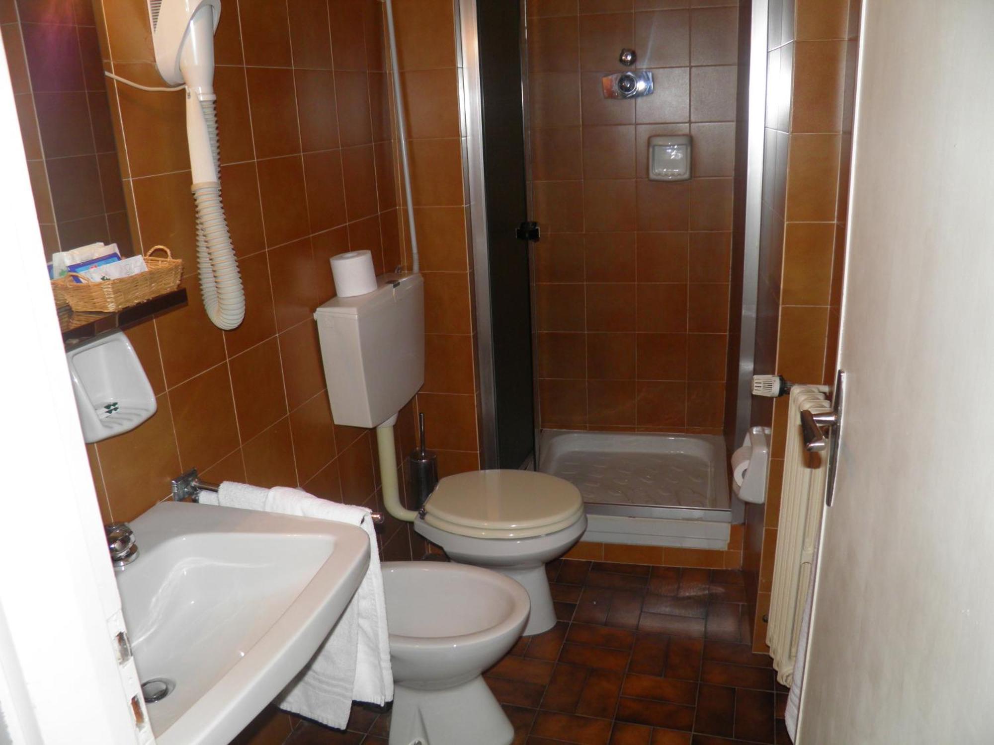 Hotel Ramoverde Borgomanero Bagian luar foto