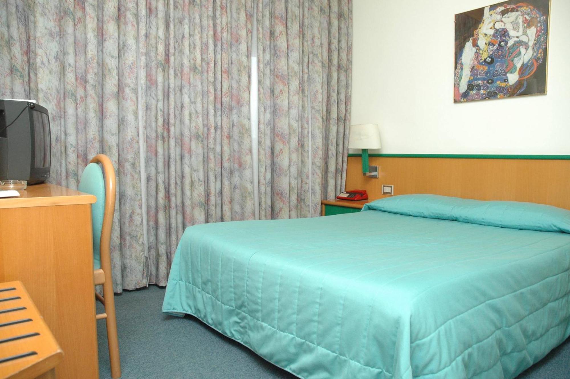 Hotel Ramoverde Borgomanero Bagian luar foto
