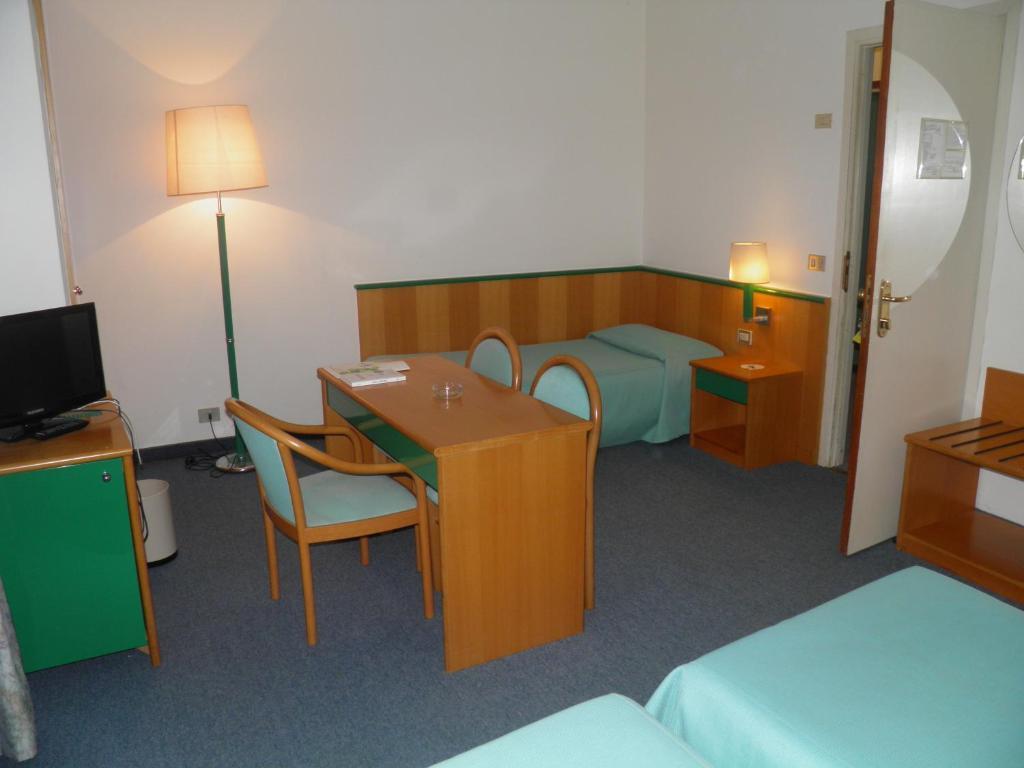 Hotel Ramoverde Borgomanero Ruang foto